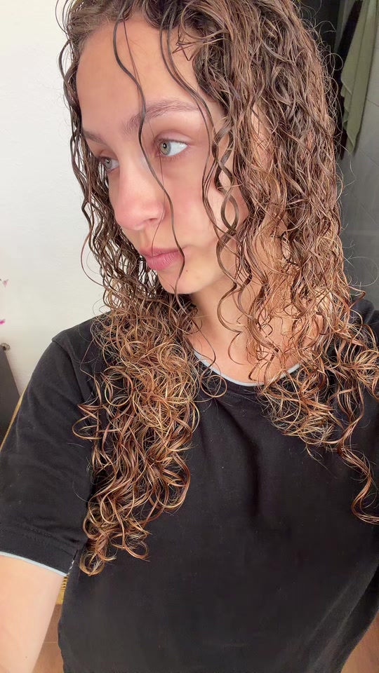 Still from Cutie Lina’s paparazzi trend TikTok video